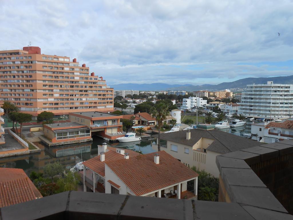 Hotel Marbella Roses Exterior photo